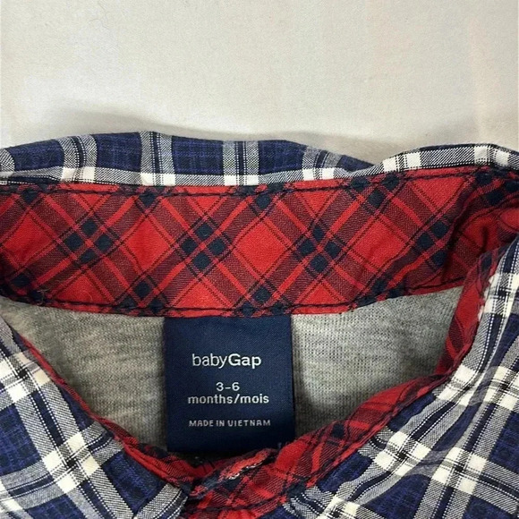 GAP - long sleeve button down Plaid Romper/Jumpsuit. Size 3-6 months - Picture 2 of 3